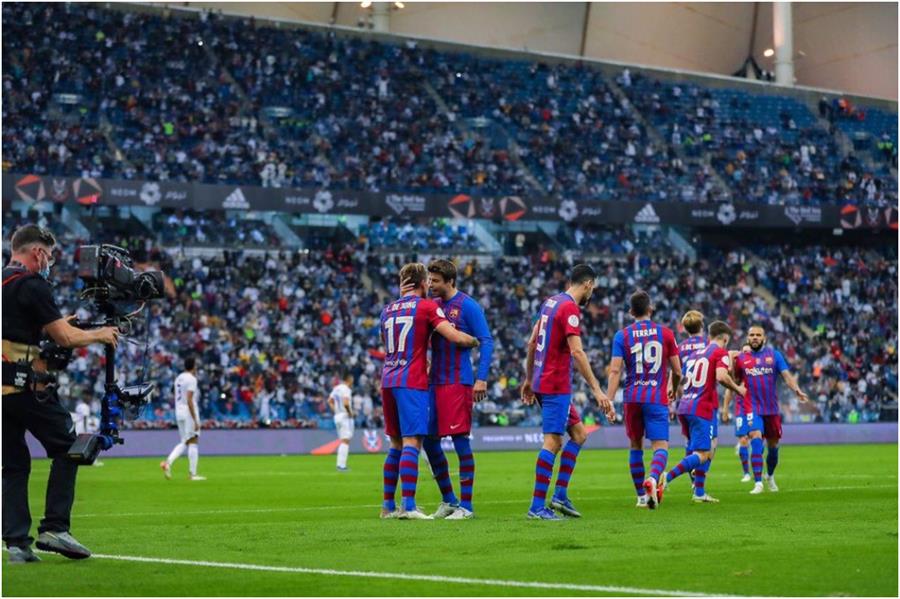 ريال مدريد يتأهل لنهائي السوبر الإسباني بثلاثية مُثيرة أمام برشلونة