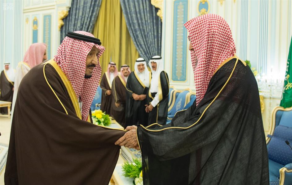 خادم الحرمين يستقبل عدد من الأمراء ومفتي المملكة وجمع من العلماء والمواطنين