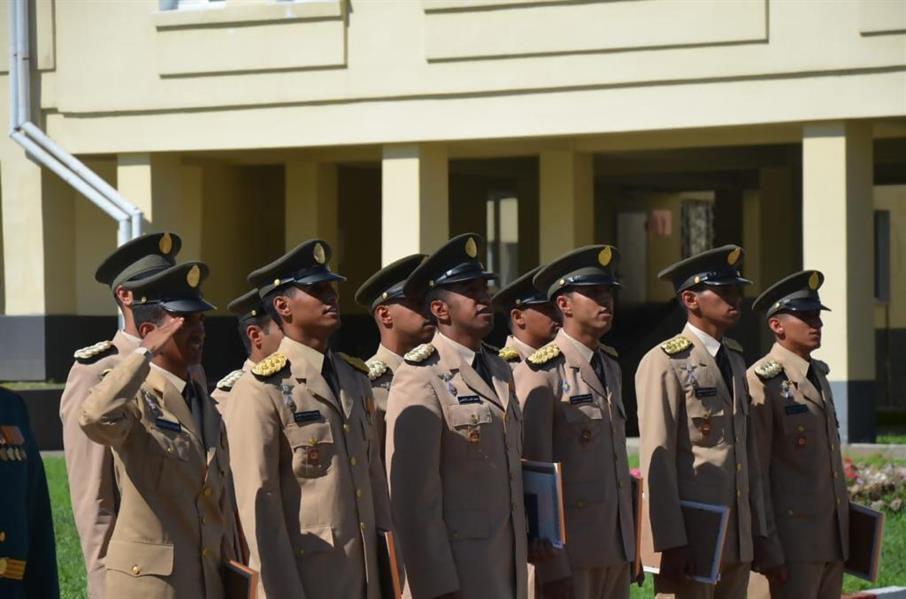 قائد كلية الملك عبدالعزيز الحربية يشهد تخريج طلبة القوات البرية السعودية المبتعثين لروسيا 