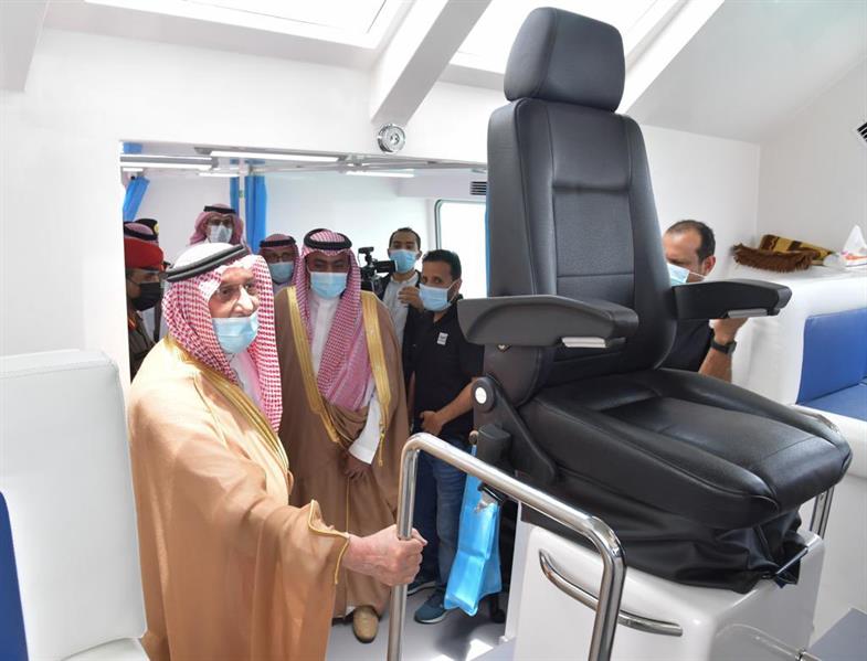 أمير جازان يدشن خدمة الإسعاف البحري بجزيرة فرسان