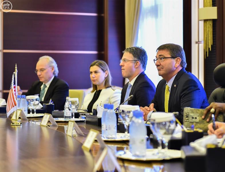 بالصور.. وزير الدفاع يعقد اجتماعاً مع وزير الدفاع الأمريكي بالصور.. وزير الدفاع يعقد اجتماعاً مع وزير الدفاع الأمريكي