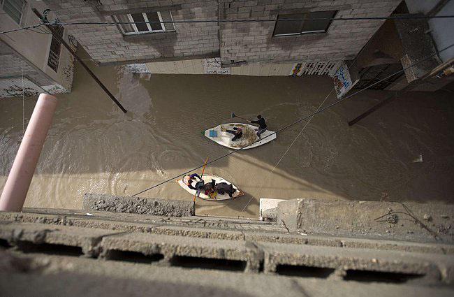 مياه الأمطار تغمر مئات المنازل في غزة