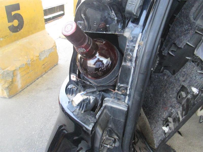 بالصور.. جمرك جسر الملك فهد يُحبط محاولتين لتهريب 87 زجاجة خمر