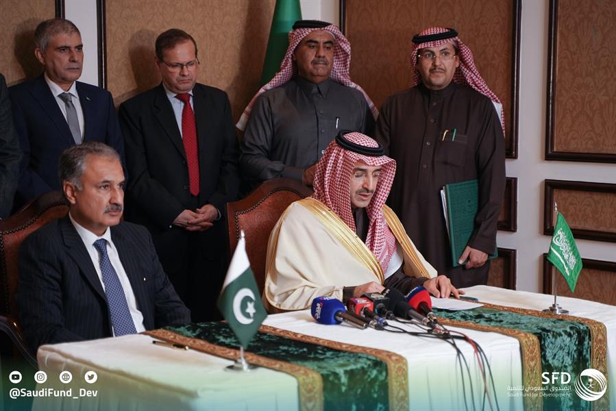 الصندوق السعودي للتنمية يدعم مشتقات باكستان النفطية بمليار دولار