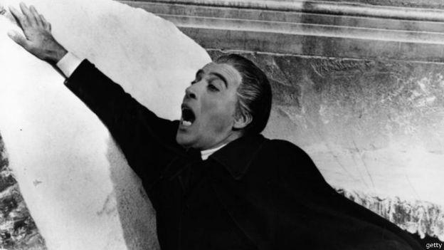 وفاة السير كريستوفر لي بطل دراكولا وفرانكشتاين