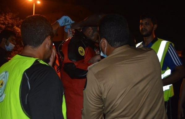 بالصور.. مدني جدة: انتشال جثة طفلة من داخل خزان صرف صحي