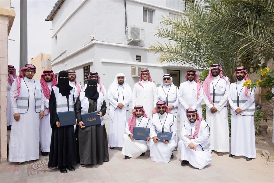 محافظ الأحساء يزور أحد منازل جمعية ترميم 