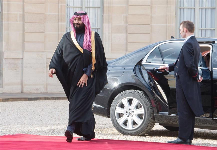 بالفيديو.. ولي العهد يصل إلى قصر الإليزيه.. والرئيس الفرنسي في مقدمة مستقبليه