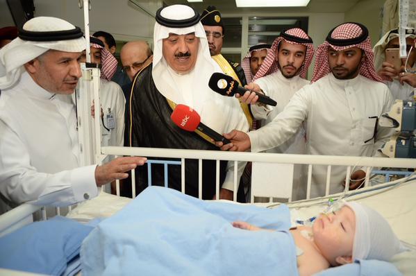 الامير متعب يزور التوأمين