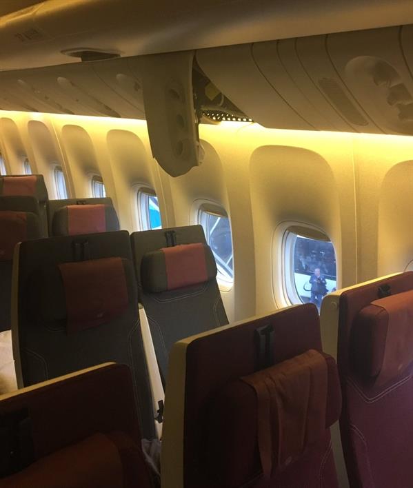 بالصور.. إصابة عدد من ركاب طائرة قطرية إثر هبوطها اضطراريا في جزيرة برتغالية  