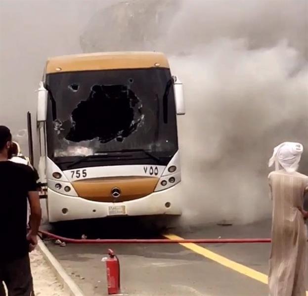 شاهد.. اشتعال النيران في باص حجاج بمكة دون وقوع إصابات