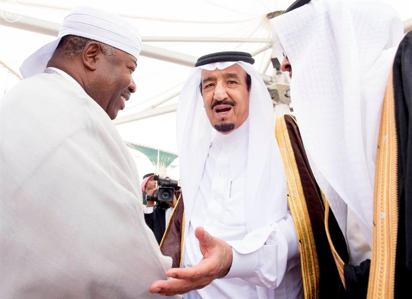 بالصور.. خادم الحرمين يستقبل الرئيس الجابوني ويعقد معه جلسة مباحثات