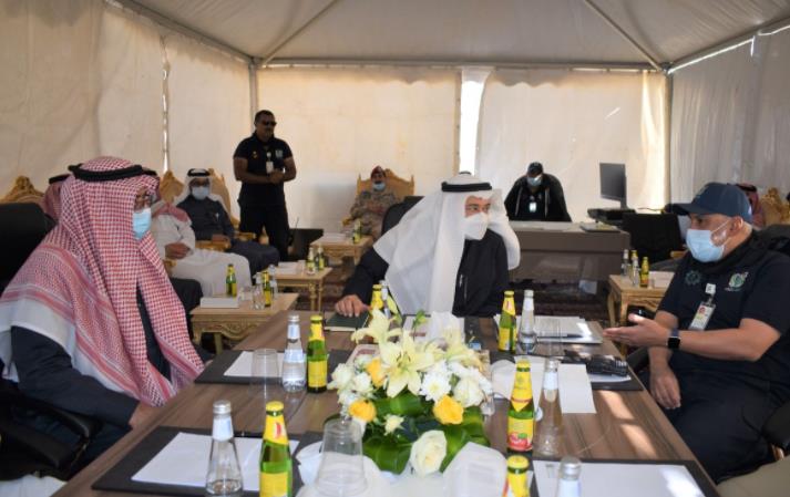 صور.. مساعد وزير الدفاع يقف على الصناعات الوطنية في مجال الأنظمة التقنية والدفاعية 