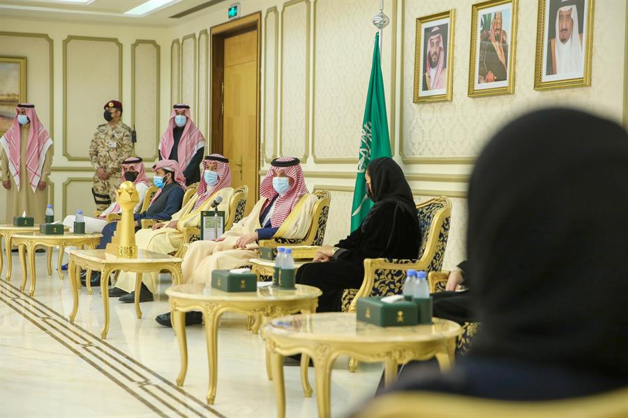 أمير الشرقية يستقبل فريق 