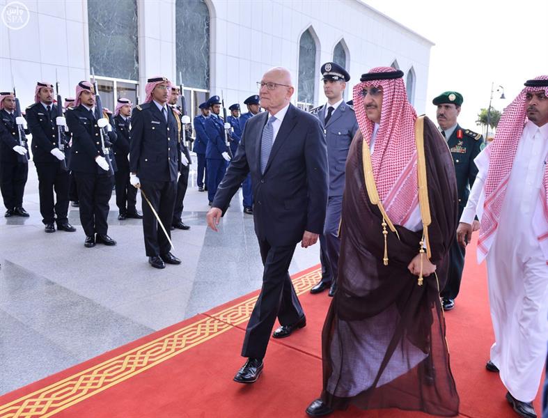 بالصور.. ولي العهد يستقبل رئيس وزراء لبنان بجدة