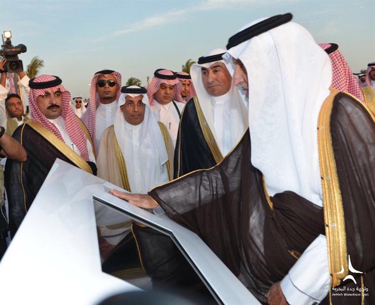 بالصور والفيديو.. خالد الفيصل يدشن 