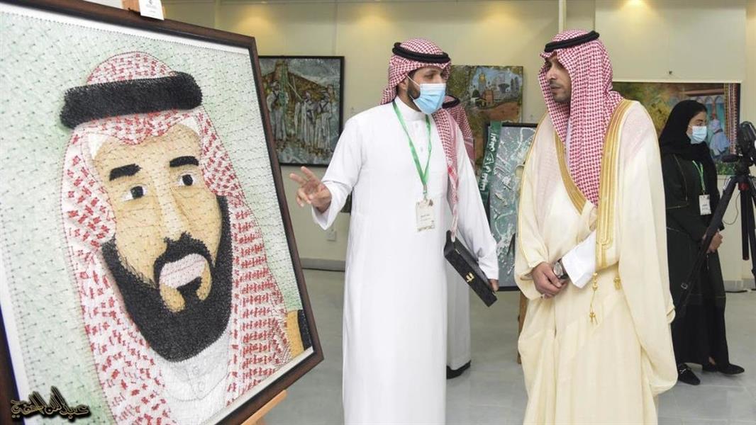 فنان سعودي يُبدع في رسم لوحة لولي العهد بالمسامير والخيوط  