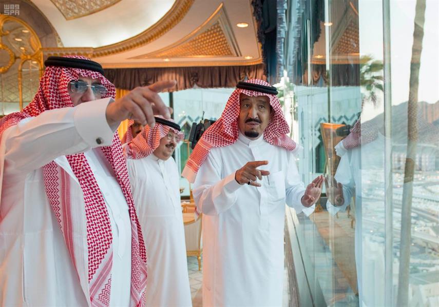 بالفيديو.. خادم الحرمين يصل منى للإشراف على الخدمات المقدمة لضيوف الرحمن 