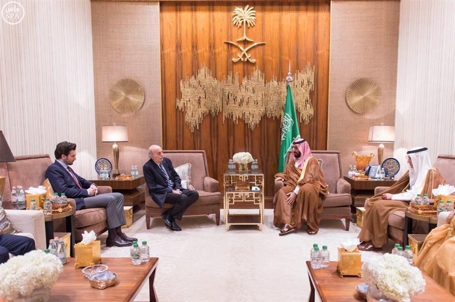 بالصور.. ولي ولي العهد يستقبل رئيس الحزب التقدمي الاشتراكي في لبنان