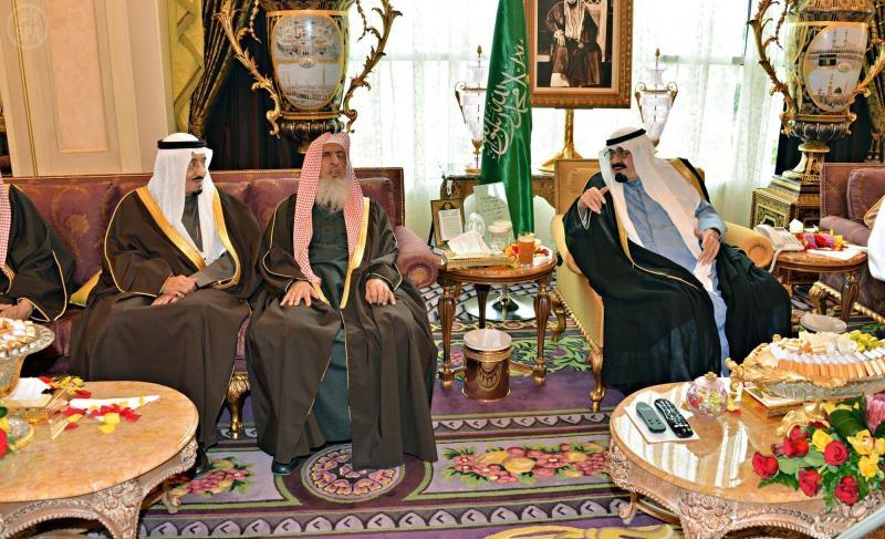 خادم الحرمين الشريفين يستقبل الأمراء ومفتي عام المملكة والعلماء والمشايخ 