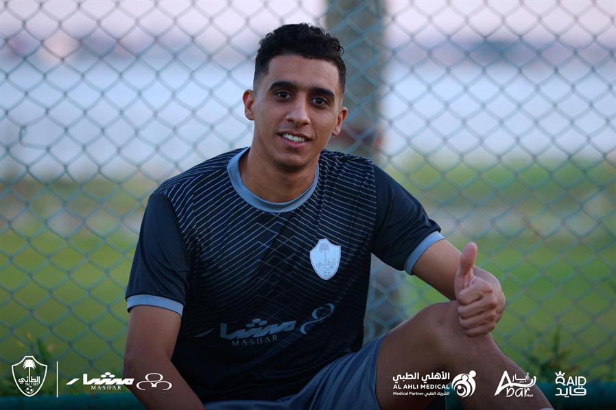 إبراهيم الزبيدي ينضم لمعسكر الطائي (صور)