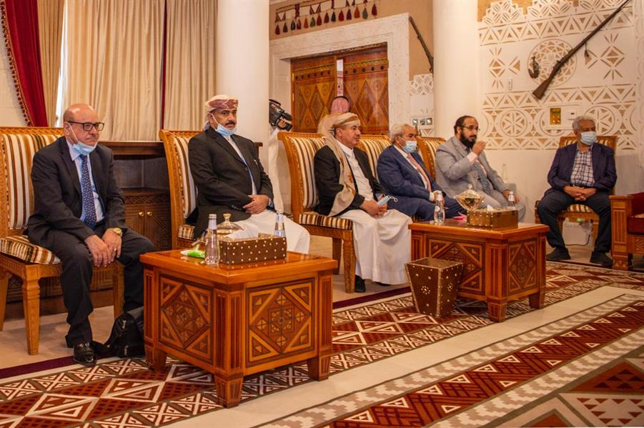  نائب وزير الدفاع يستقبل رئيس مجلس النواب اليمني ومسؤولين يمنيين  