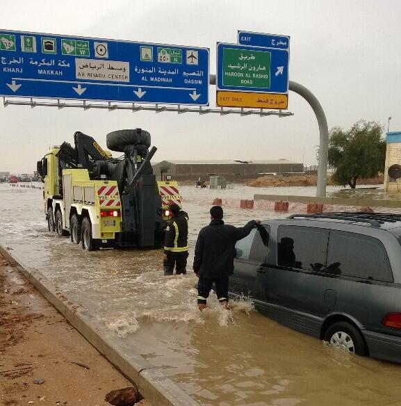 الدفاع المدني يواصل عمليات الانقاذ