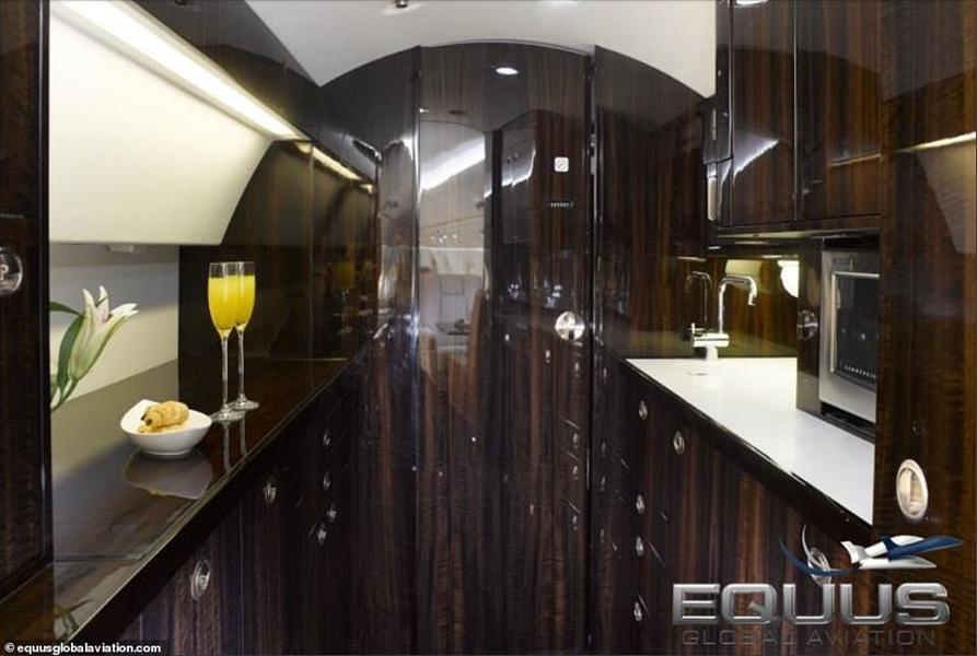  بالصور .. طائرة خاصة للبيع في فلوريدا مقابل نحو 17 مليون دولار