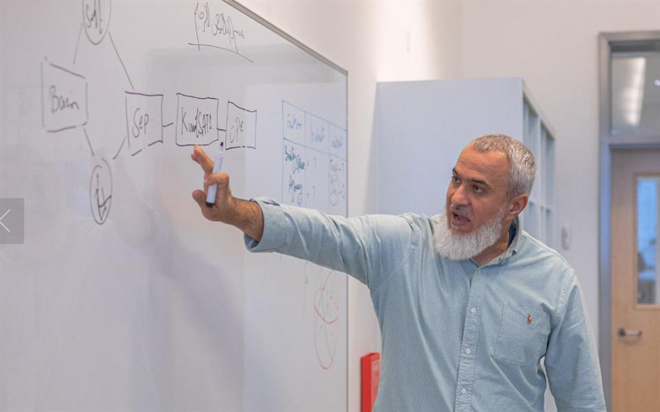 الكويت تطلق غدًا أول قمر صناعي لها 