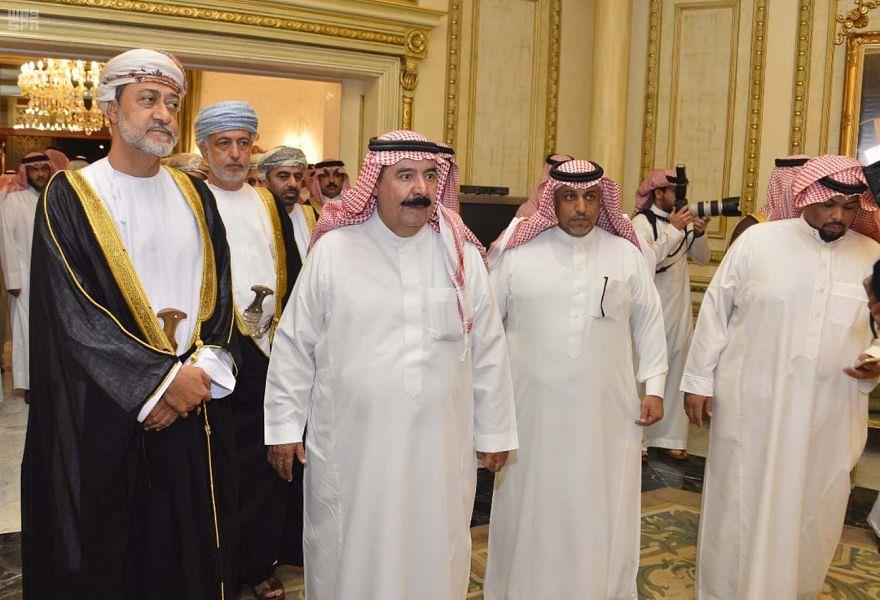 أبناء الأمير مشعل بن عبدالعزيز يستقبلون المعزين من داخل المملكة وخارجها