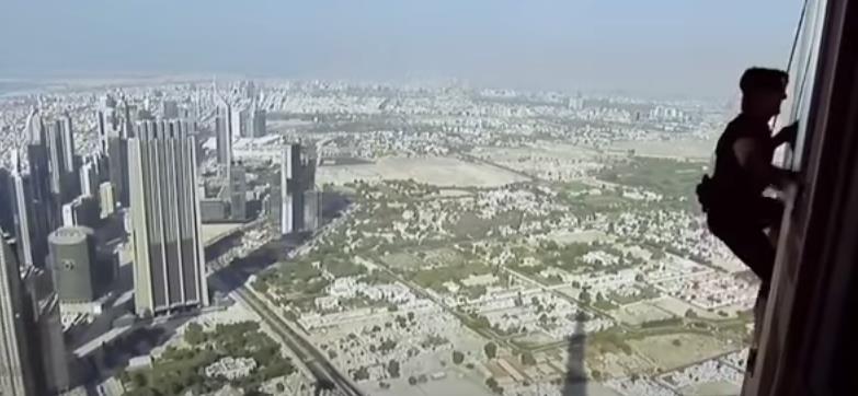  مغامرات توم كروز في 