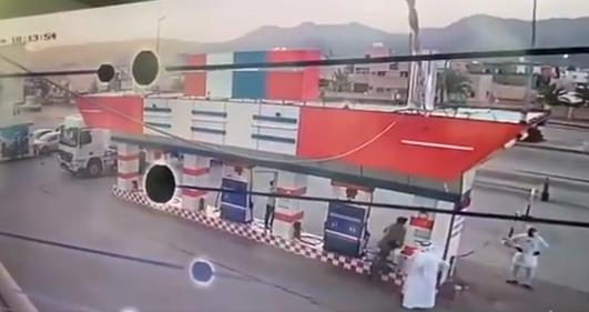 أخبار 24 فيديو متداول لحظة وقوع انفجار في محطة وقود بنجران