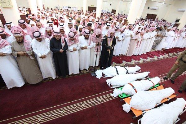 بالصور..  تشييع جثامين ضحايا حادث 