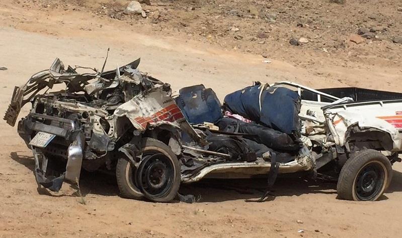 بالصور.. شاحنة تسحق مركبة بداخلها شابان على طريق بيشة- سبت العلايا