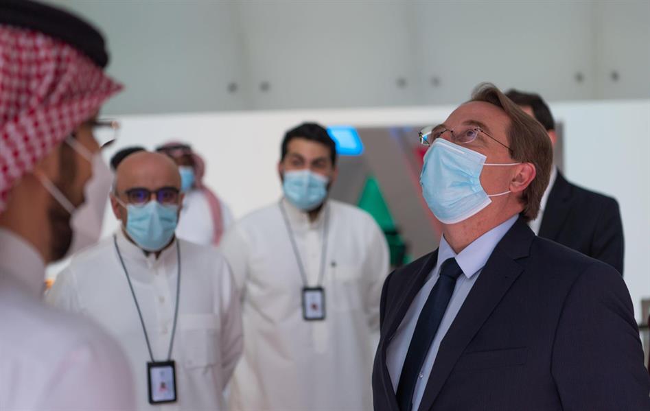  السفير الفرنسي يزور مركز الملك عبد الله المالي