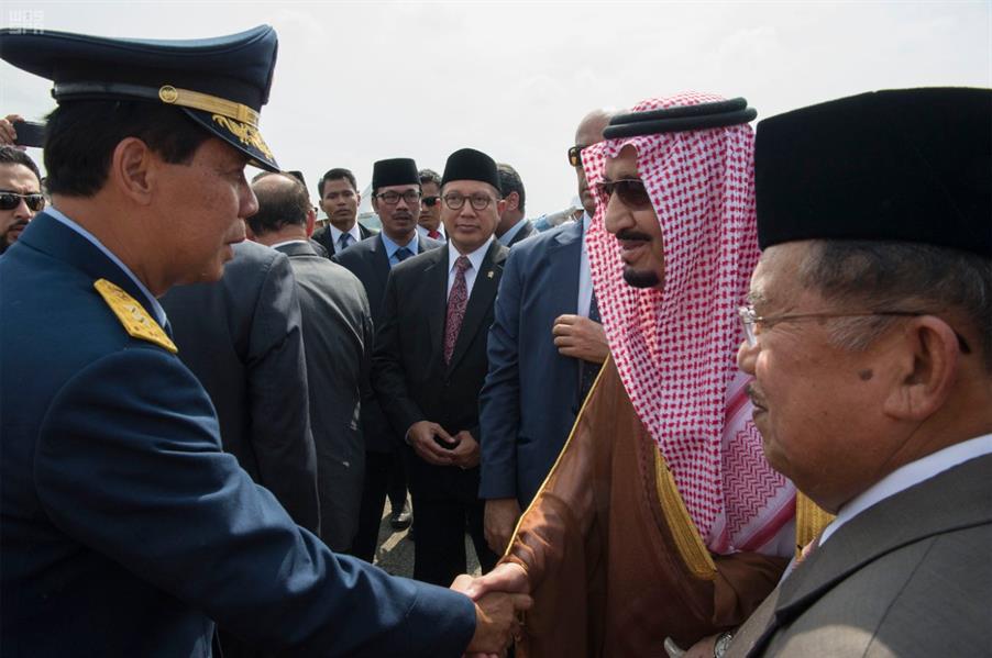 الملك سلمان يغادر اندونيسيا