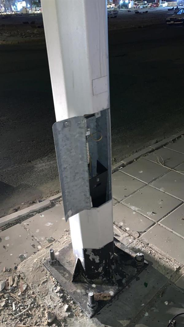 صور.. أعمدة إنارة مكشوفة تُقلق سكان بطحاء قريش في مكة  