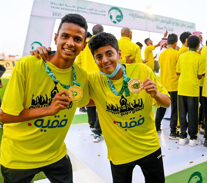 تتويج براعم الاتحاد بكأس الدوري الممتاز