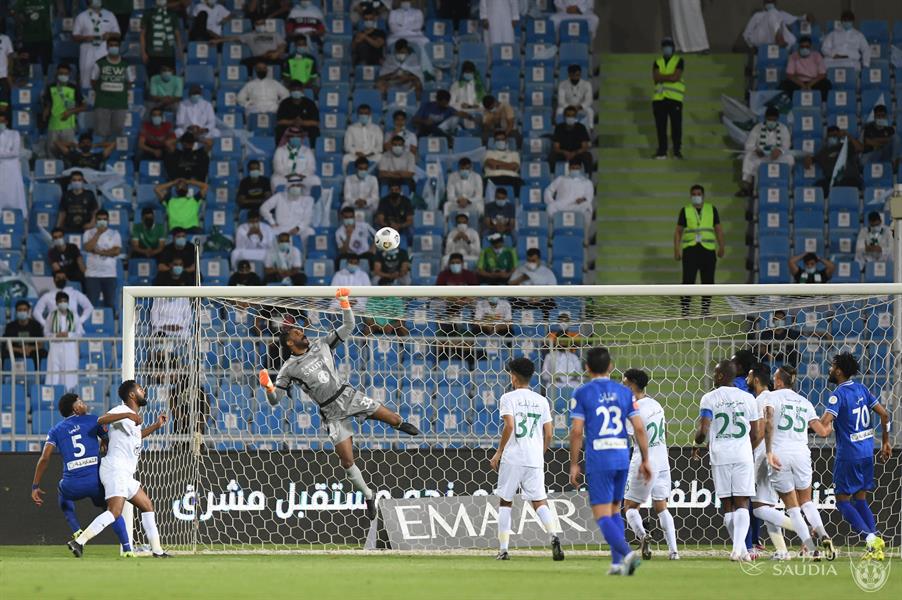 "الهلال" يضرب "الأهلي" برباعية ويقترب خطوة من لقب الدوري (فيديو وصور)