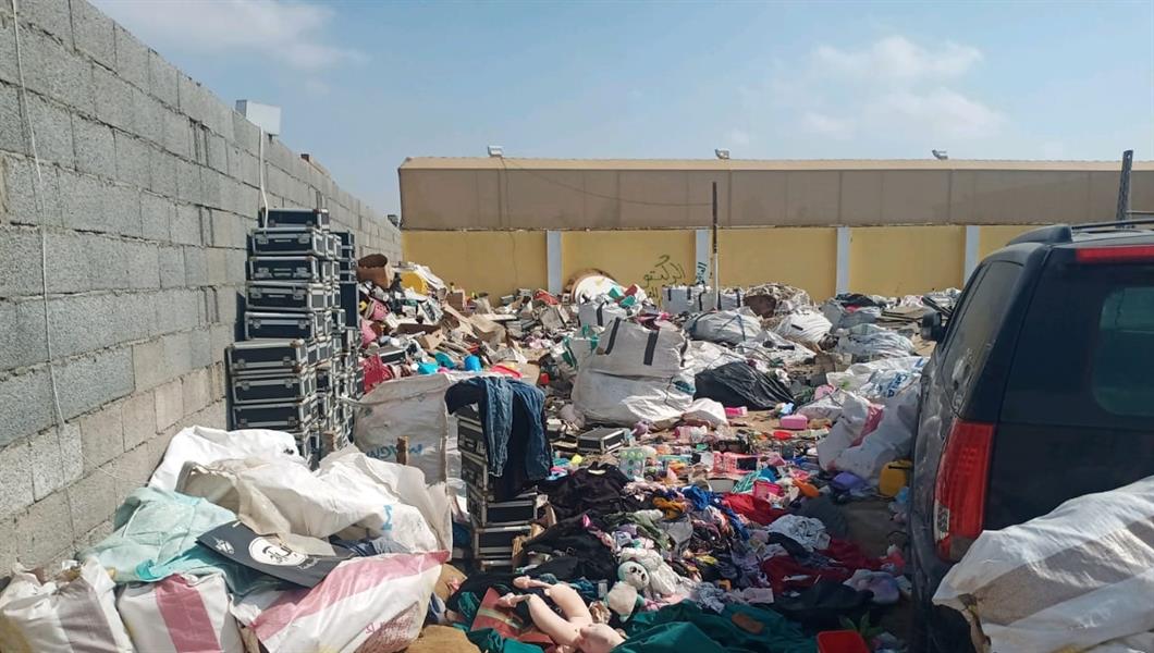 أمانة جدة تضبط موقعا عشوائيا لتخزين الملابس في حي القوزين أمانة جدة تضبط موقعا عشوائيا لتخزين الملابس في حي القوزين