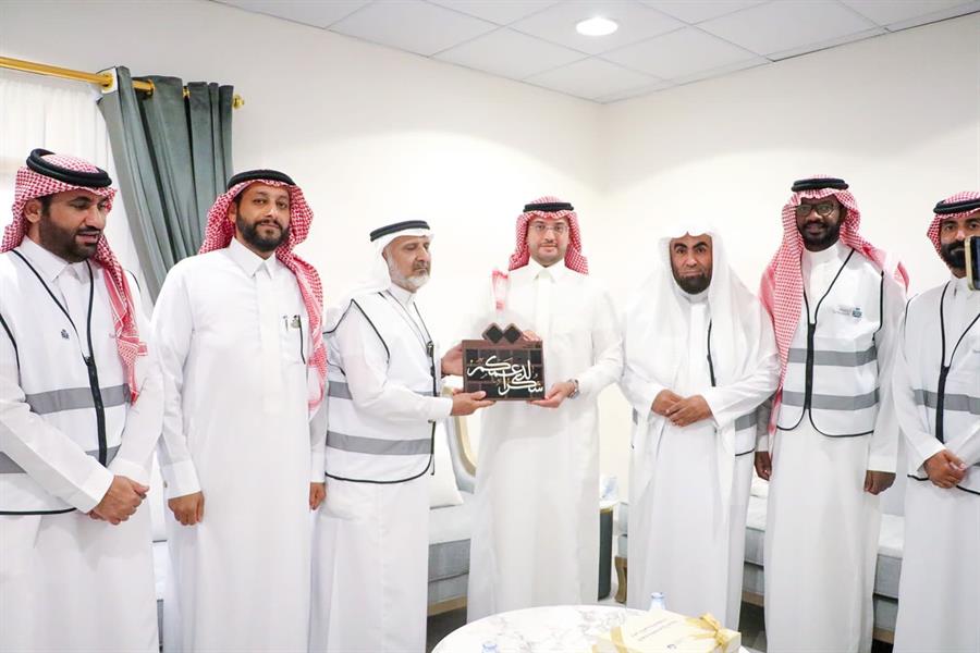 محافظ الأحساء يزور أحد منازل جمعية ترميم 