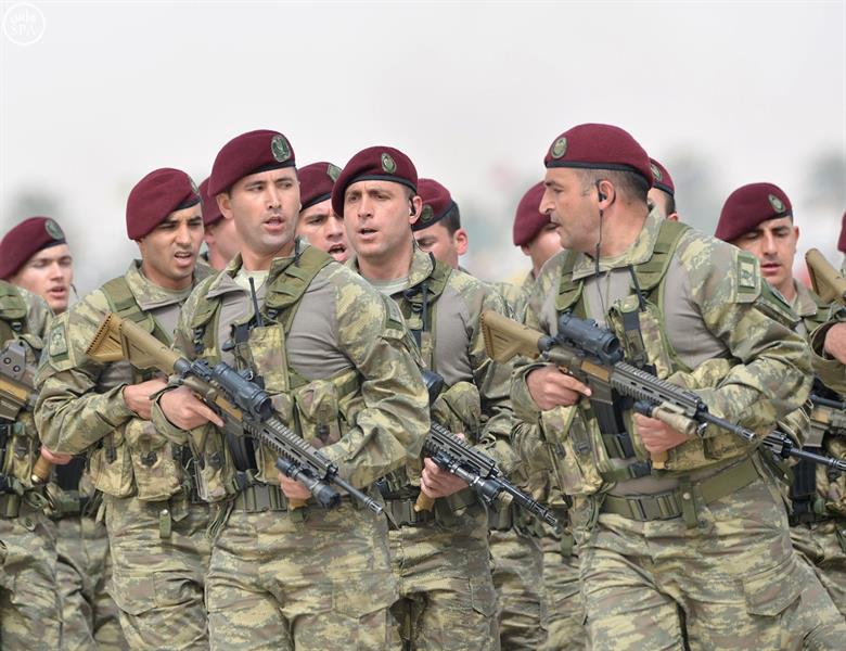 لقطات مميزة من العرض العسكري الختامي لتمرين رعد الشمال