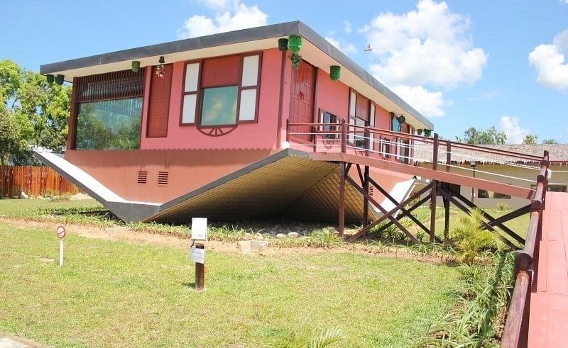  أغرب الأماكن السياحية في العالم