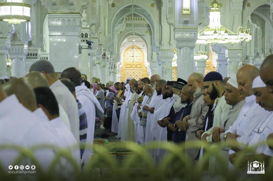 المصلون في المسجد الحرام