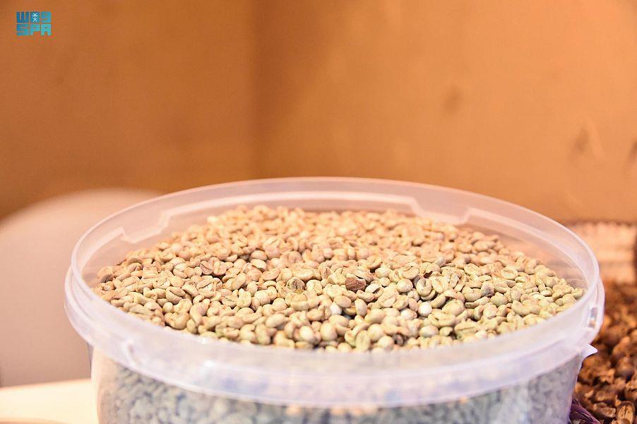  إقبال واسع على مهرجان البن بجازان (صور) 