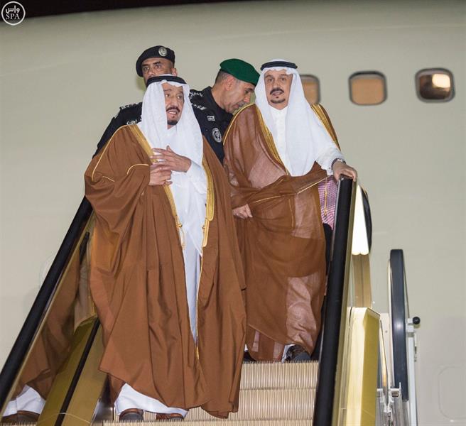 خادم الحرمين الشريفين يصل إلى الرياض