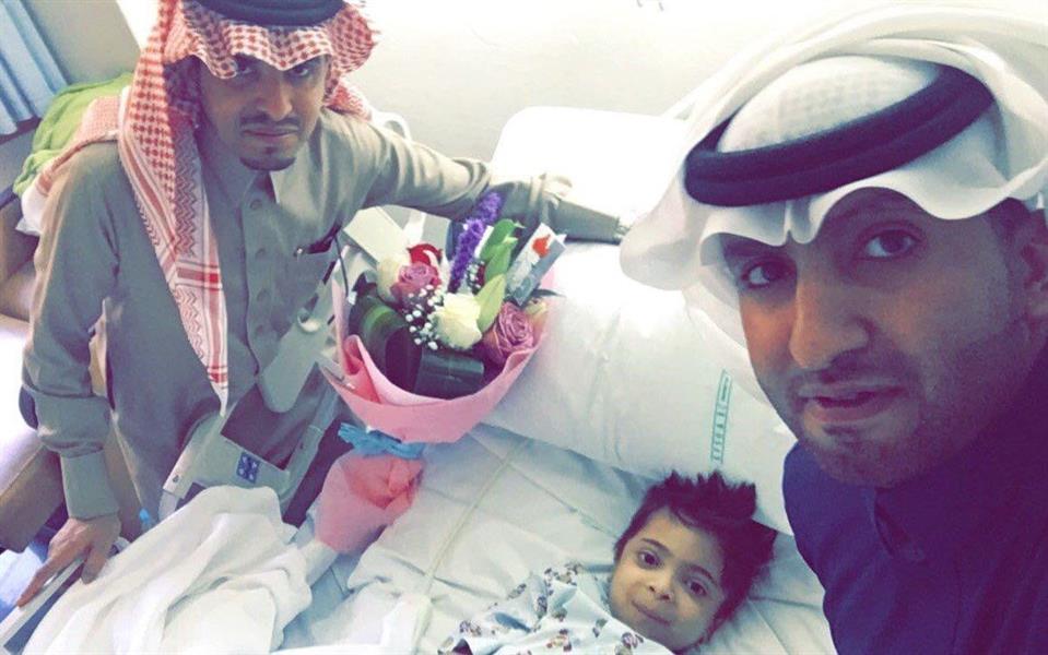 قصة الشاب الذي تبرع للطفلة قصة الشاب الذي تبرع للطفلة