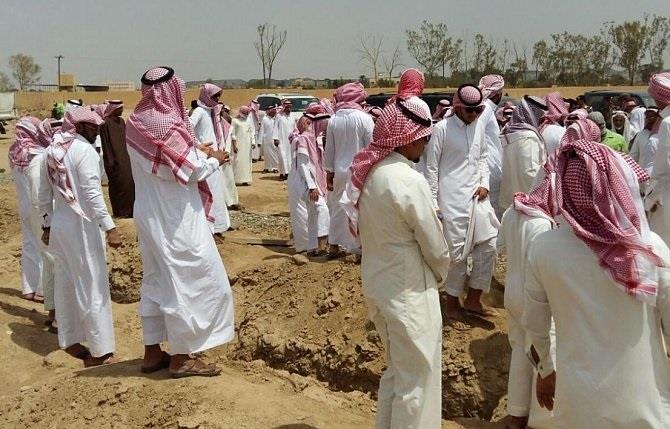 بالصور.. الصلاة على الشهيد الغامدي بمحافظة العقيق