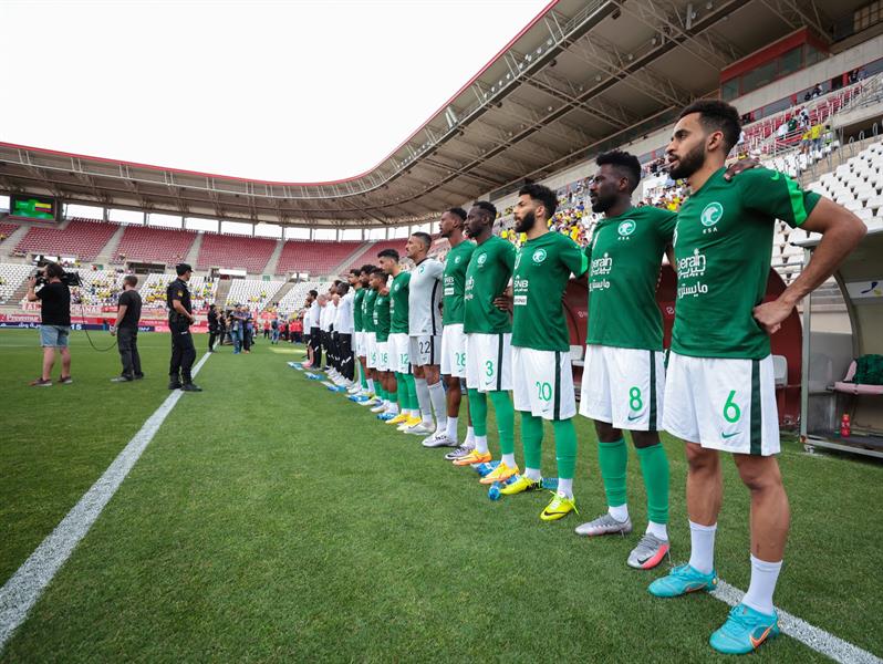 المنتخب الكولومبي يتقدم بهدف في شوط أول أمام الأخضر 