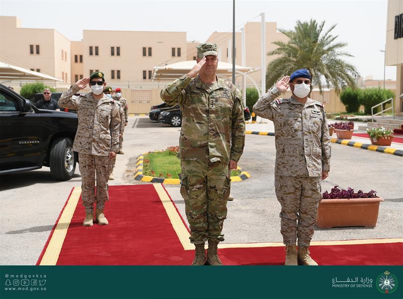 رئيس هيئة الأركان العامة مع قائد القيادة المركزية الأمريكية